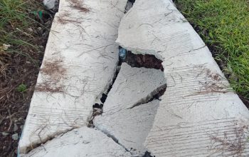 Viral!!! Vidio Jalan Baru di Bangun Rusak Parah Patah Patah, Warga Pertanyakan Dana Desa Karangsari Bekasi