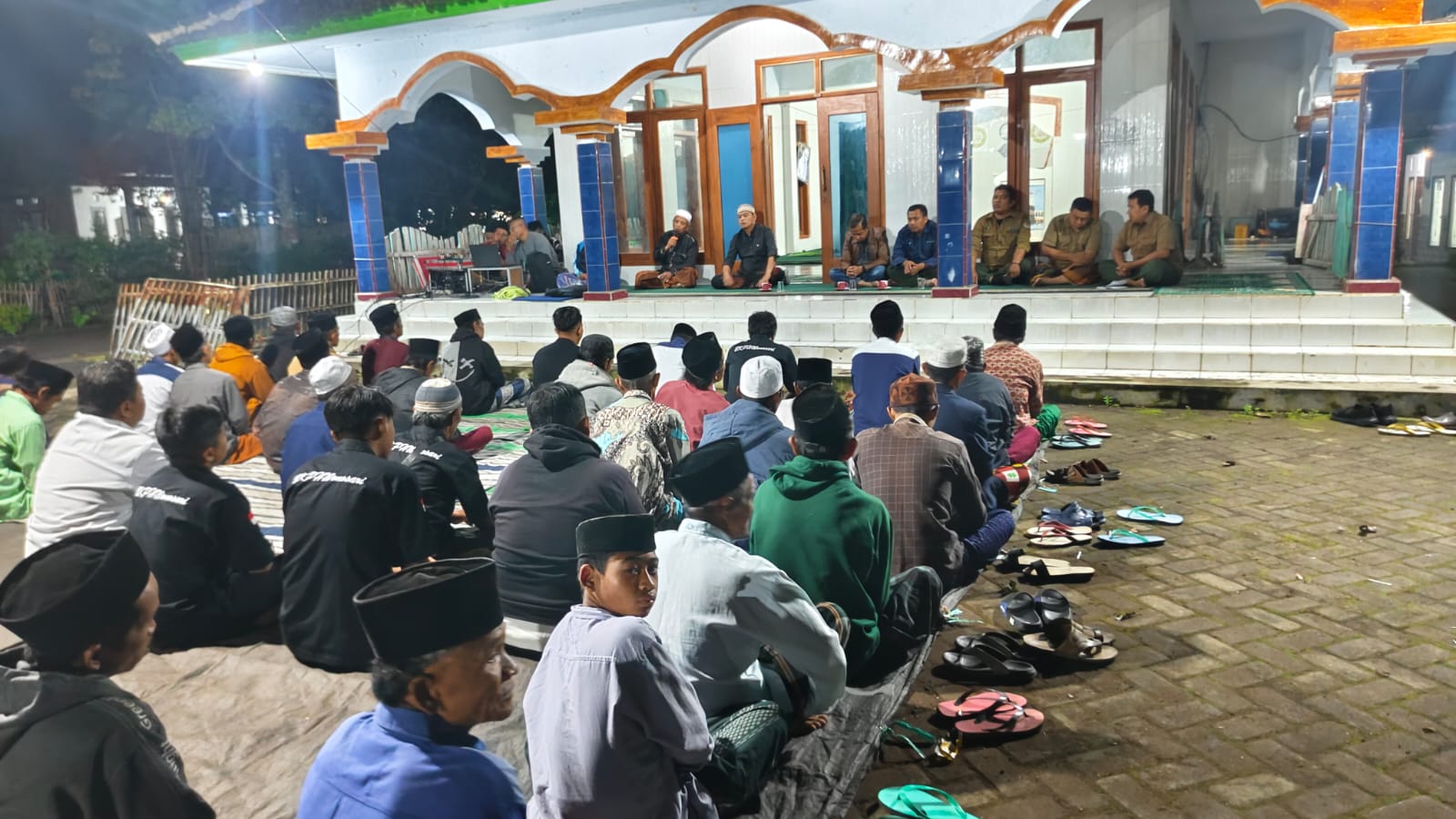 ADM Perum Perhutani KPH Bondowoso Gelar Ruwatan Dan Pembinaan Pada Tenaga Sadap Getah Pinus