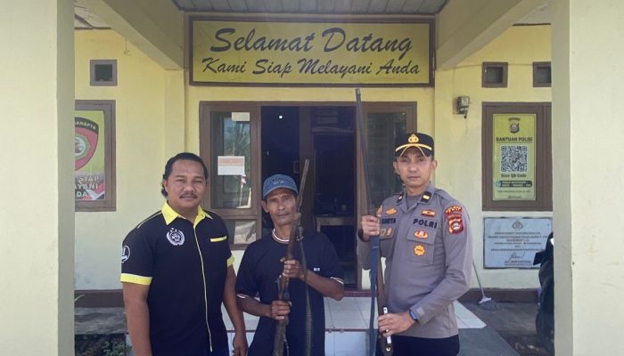 Dukung Ops Senpi Musi 2025, Kades Curup Serahkan Dua Pucuk Senjata Api Rakitan ke Polsek Tanah Abang