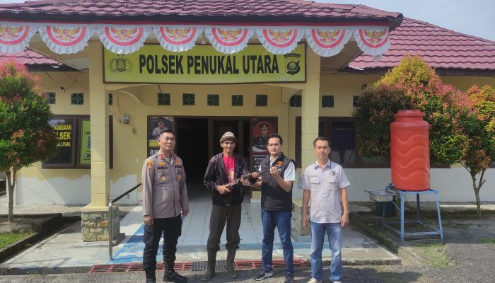 Warga Serahkan Senpi Rakitan, Polsek Penukal Utara Apresiasi Kesadaran Hukum Masyarakat