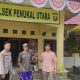 DUKUNG OPS SENPI MUSI 2025, WARGA PENUKAL UTARA SERAHKAN 2 PUCUK SENPI RAKITAN KE POLSEK