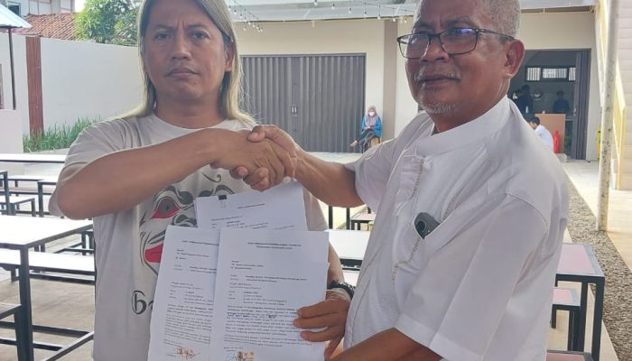 Saling Menyadari sebuah Kekeliruan antara Ketua Komite SMAN 1 Pebayuran dan Pimpinan Redaksi Fokus Berita Nasional Keduanya Saling Memaafkan
