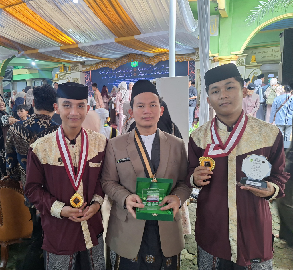 Haflah Akhirussanah Nurul Amanah 2025: Santri Berprestasi, Pesan Abah Sulthon Menyentuh Hati