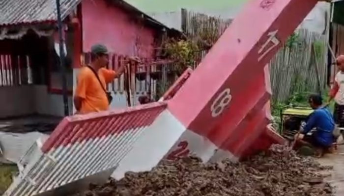 Kejadian Gapura Ambruk di Cikarang Utara, PDAM Tirta Bagasasi Diminta Perbaiki