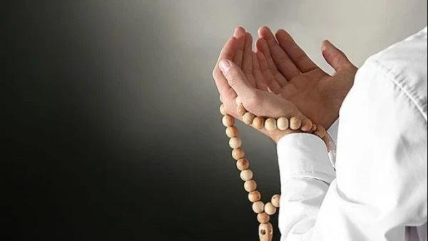 Sambut Akhir dan Awal Tahun Hijriah dengan Doa, Ini Bacaan Lengkap berikut Terjemahnya