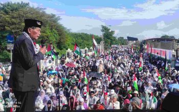 Ribuan Warga Bekasi Gelar Aksi Damai Bela Palestina, Ketum FUI : Berikan Doa dan Infak Terbaik Ribuan Warga Bekasi Gelar Aksi Damai Bela Palestina, Ketum FUI : Berikan Doa dan Infak Terbaik