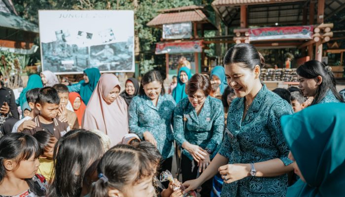 Peringatan HKG ke-53,Ketua PKK Sumut Kahiyang Ayu Tanam Pohon di Tahura Karo,Dukung Pelestarian Lingkungan