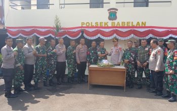 Momentum Hari Bhayangkara, Danramil dan Kapolsek Babelan Perkuat Soliditas Lewat Tumpeng Persaudaraan