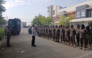 Bersama Personel Gabungan Polsek Babelan terjun langsung Amankan Giat Penertiban Bangunan Liar di Pulo Timaha