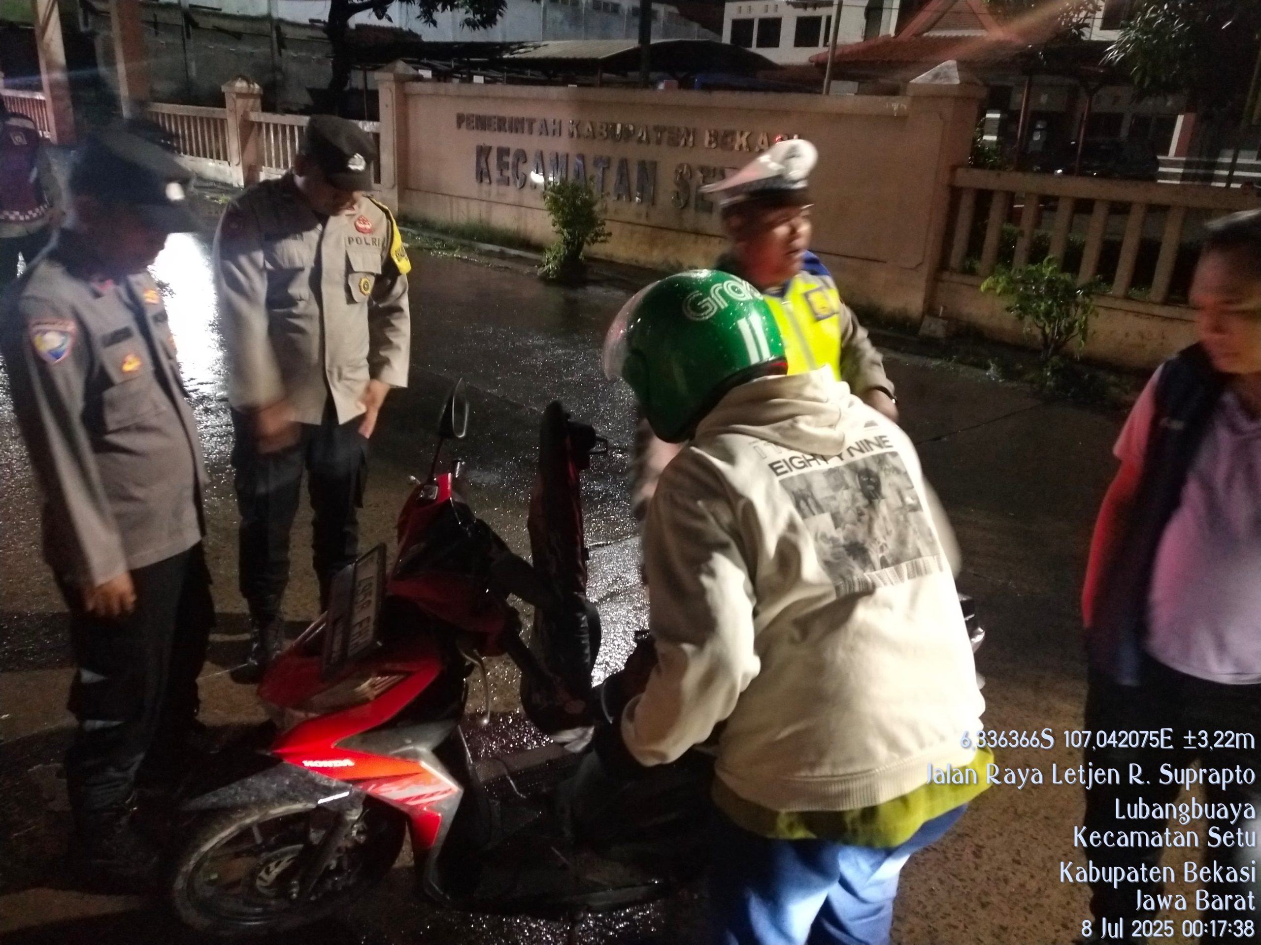Kanit Reskrim Polsek Setu Pimpin Operasi Oki dan Patroli Malam Cegah Kriminalitas