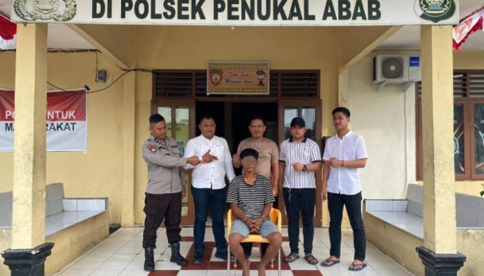 Gegara Tak Mau Menuruti Perintah,Pria Di PALI Dikeroyok Dan Ditusuk Pakai Pecahan Botol Kecap