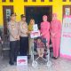 Bakti Sosial Polres Metro Bekasi, Dua Warga Disabilitas Terima Kursi Roda