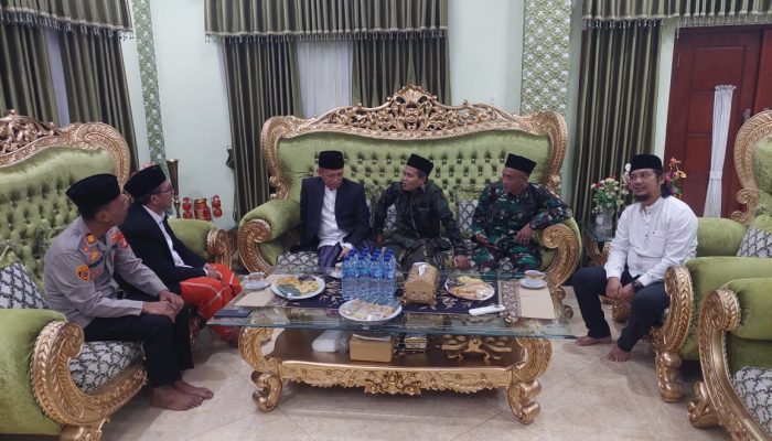 Ciptakan Rasa Aman, Polsek Cibarusah Sukses Amankan Kegiatan Haul KH.R. Ma’mun Nawawi ke – 50