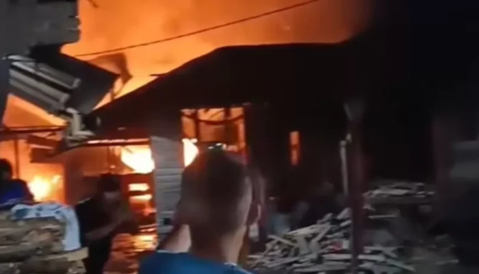 Si Jago Merah melalap Pabrik Tahu Dijalan umar baki