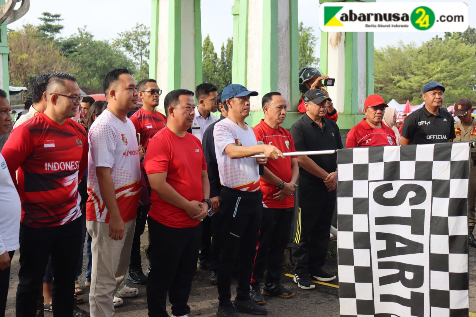 Wakil Bupati Lampung Utara Buka Lomba Gerak Jalan Tingkat SD/MI Memperingati HUT RI Ke-80