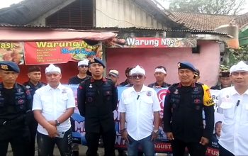 Aliansi Ormas Bekasi, SMSI dan Brimob Bagikan 2 Ribu Bendera Merah Putih untuk Pengendara Jalan