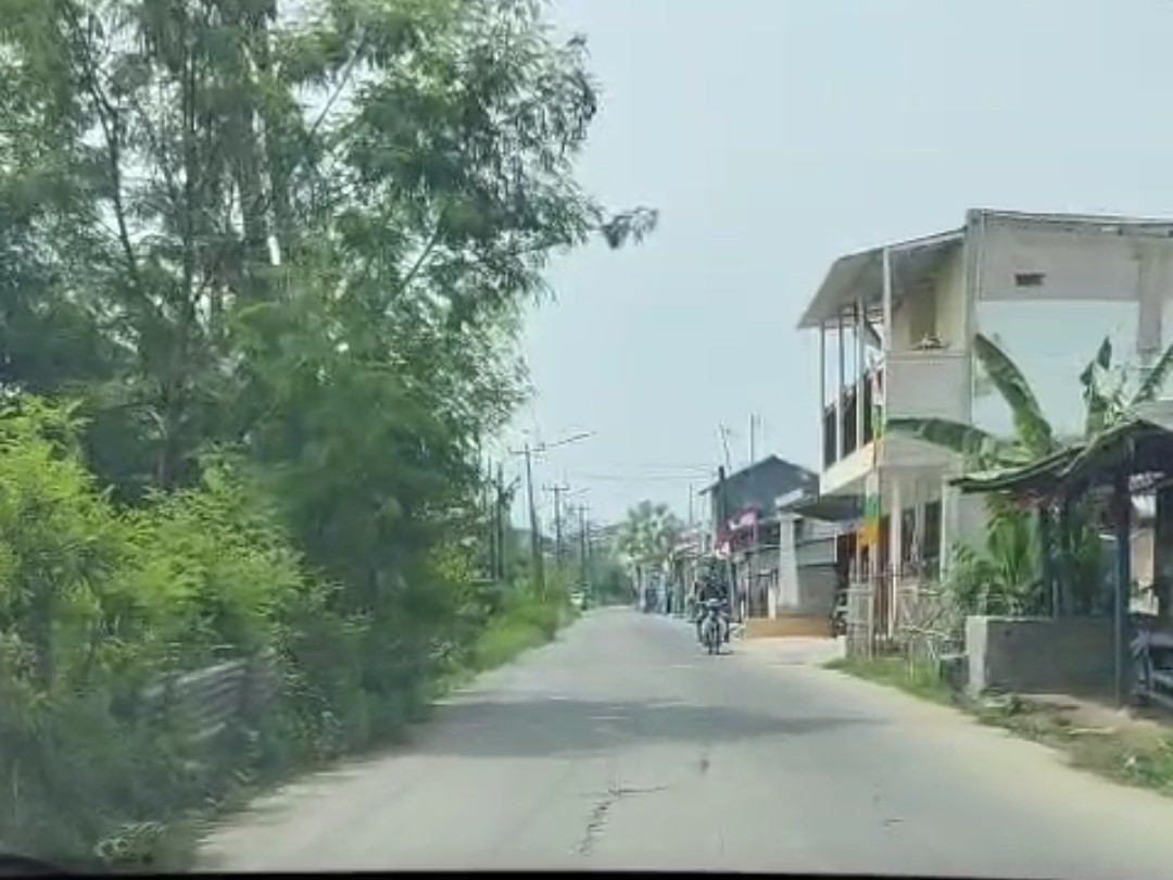 Dana Desa Ada, Jalan Kumuh, Rumput Pohon Liar dan Bangli Tetap Menjamur: Sorotan Pedas Mbah Goen untuk Labansari