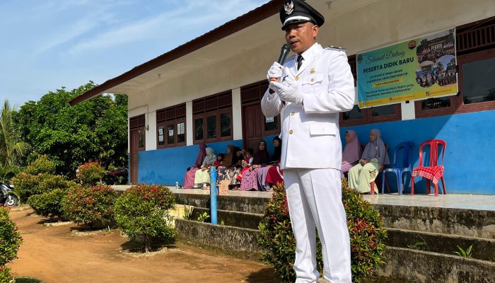 Dengan Khidmat Bendera Merah Putih Di Kibarkan di Desa Muara Dua Dalam Rangka Peringatan HUT RI ke-80,