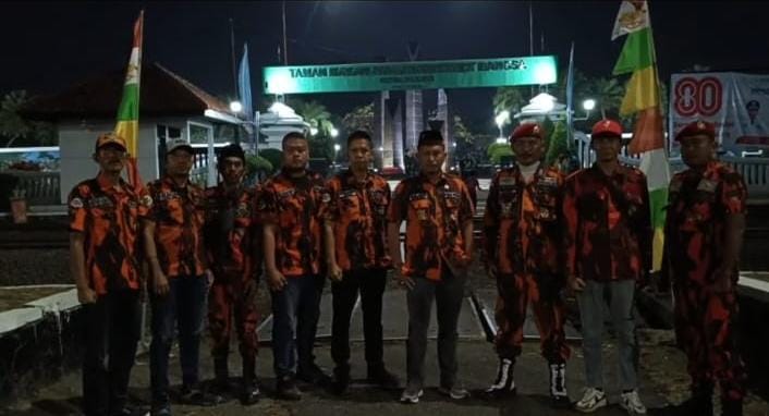 MPC PP Kabupaten Bekasi Laksanakan Malam Renungan Suci di Makam Pahlawan Bekasi