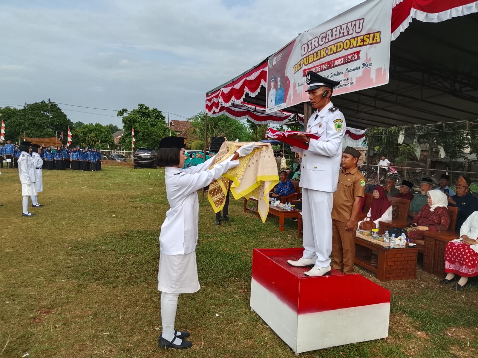 Bendera Merah Putih Sukses Dikibarkan, Upacara HUT ke-80 di Desa Purun Berjalan Khidmat
