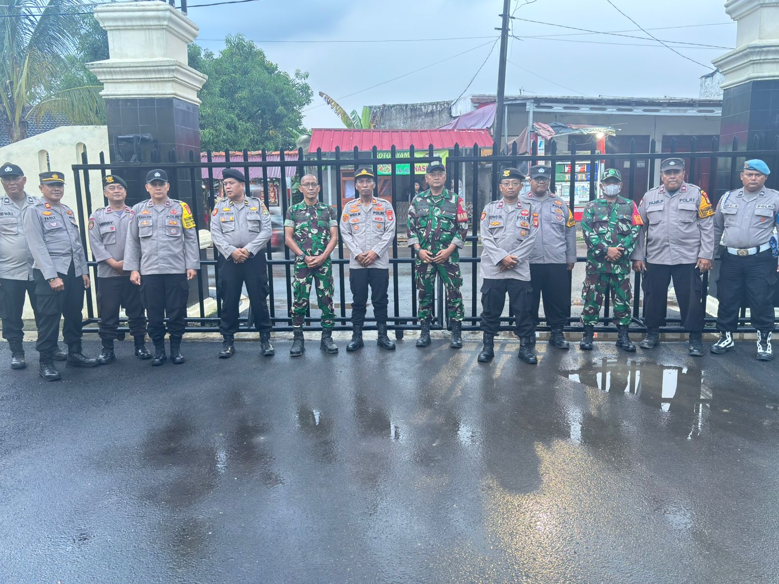 Cibarusah Aman, Polsek dan Koramil Gelar Posko Gabungan TNI-Polri