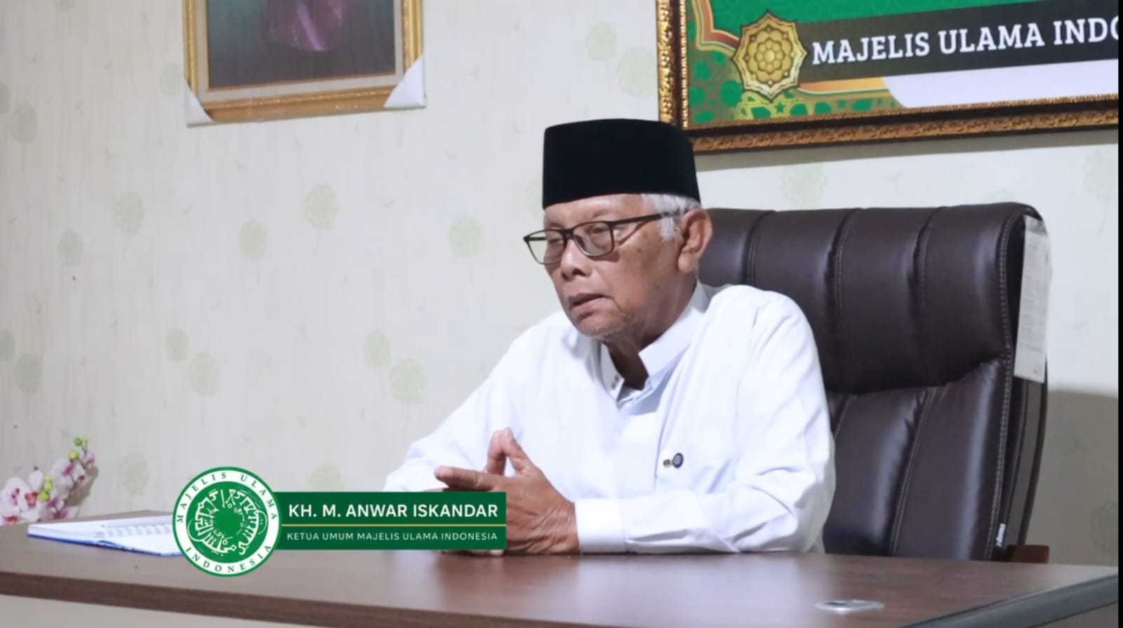 Aksi Demo Masa Meluas, Ketum MUI Serukan Semua Pihak untuk Bersabar