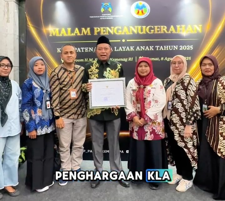 Bupati Bondowoso Kh. Abd.Hamid Wahid Raih Predikat Nindya Penghargaan Kabupaten Layak Anak