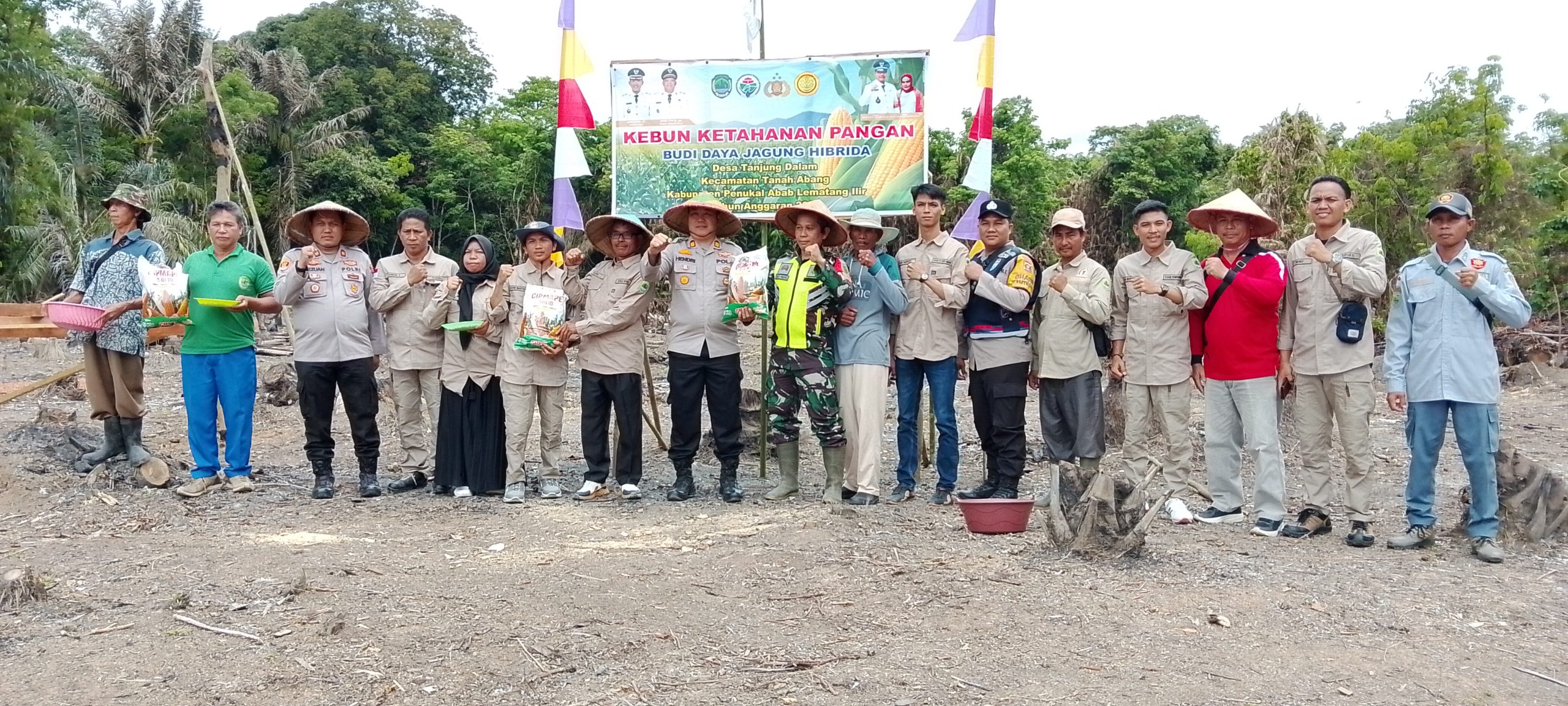 Dalam Rangka Menunjang Ketahanan Pangan Nasional Pemerintah Desa Tanjung Dalam Gelar Acara Tanam Jagung