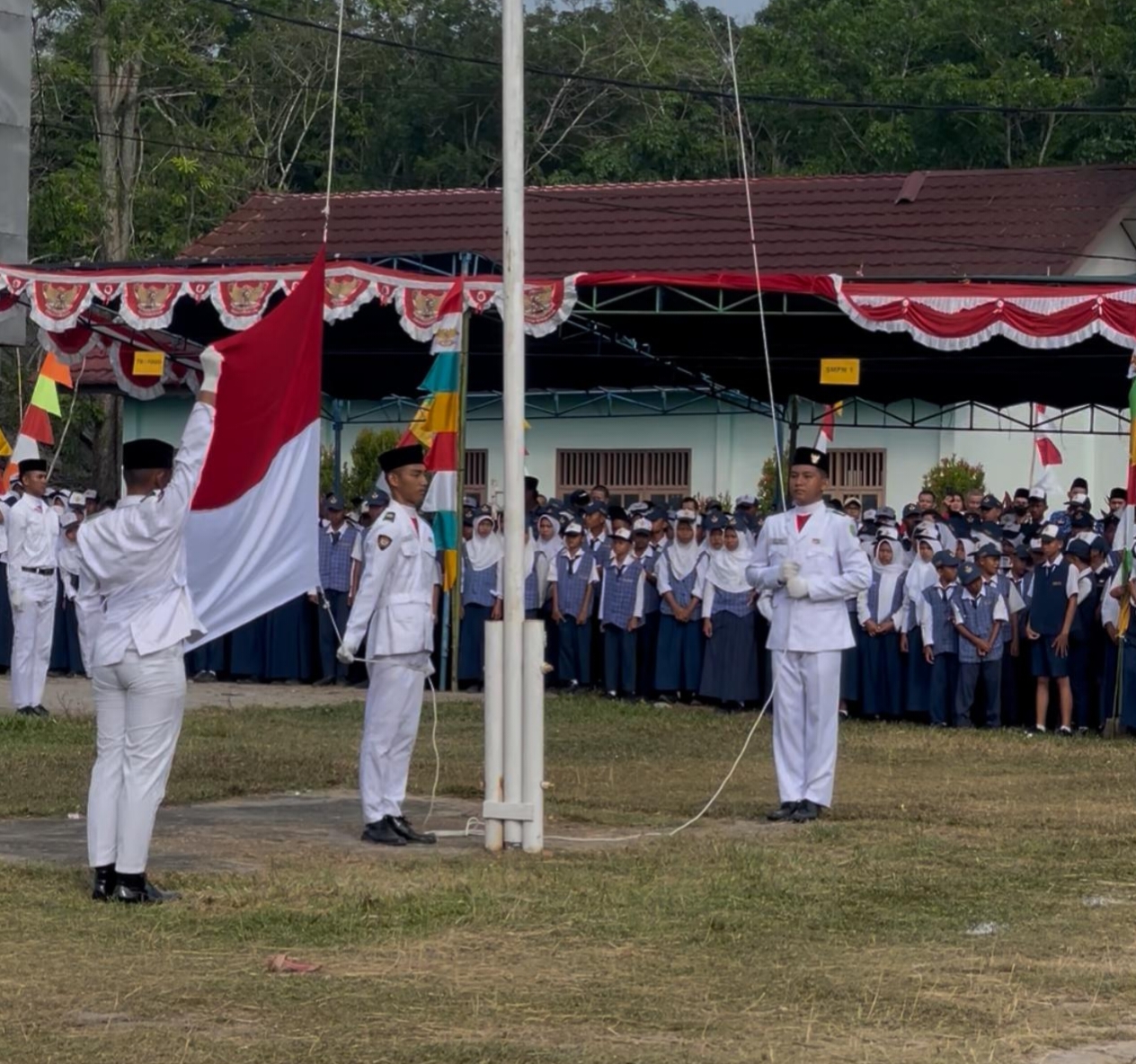 Dalam Rangka Peringatan HUT RI ke-80 Masyarakat Desa Air Itam Antusias Mengikuti Upacara Bendara