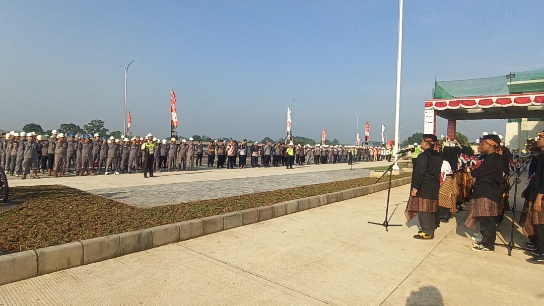 Upacara HUT RI ke-80 di Proyek Tol Japek Selatan II B