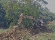 Pengembang The Arthera Hill Lakukan Pengerukan Kali Cikarang untuk Antisipasi Banjir
