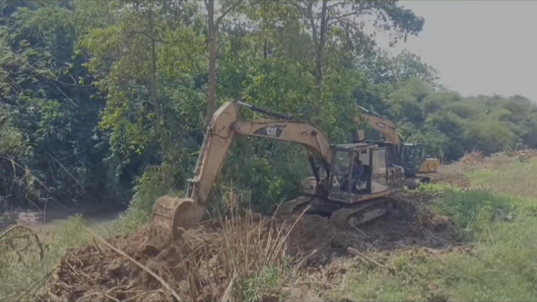 Pengembang The Arthera Hill Lakukan Pengerukan Kali Cikarang untuk Antisipasi Banjir