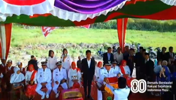 Bendera Merah Putih Di Kibarkan di Desa Tempirai Raya Dalam Rangka Peringatan HUT RI ke-80