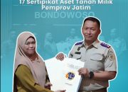 Kepala Kantor BPN Bondowoso Serahkan 17 Sertipikat Aset Pemprov Jatim