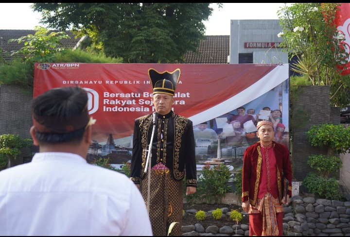 BPN Bondowoso Gelar Upacara 17 Agustus Peringati HUT ke-80 RI dengan Nuansa Baju Adat Daerah