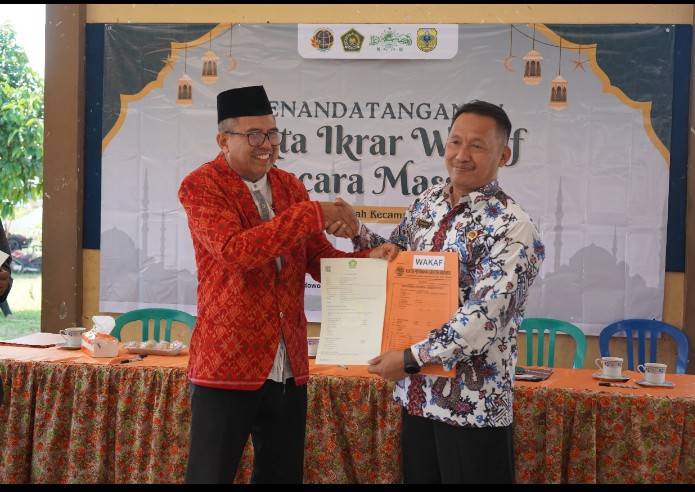 BPN Bondowoso Gelar Penandatanganan Massal 13 Akta Ikrar Wakaf di Desa Pancoran sebagai Upaya Memberikan Kepastian Hukum