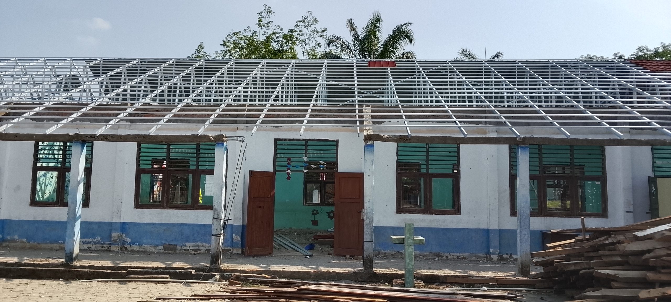 Di duga Mark Up, Rehabilitasi SMP Negeri 4 Talang Ubi Menjadi Sorotan LSM PMP
