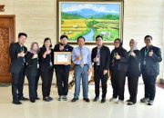 KOLABORASI DAN SINERGI KUAT ANTAR DIVISI:UNIKOM RAIH JUARA 3 DALAM ANUGERAH HUMAS DIKTISAINTEK 2025 TINGKAT LLDIKTI WILAYAH IV