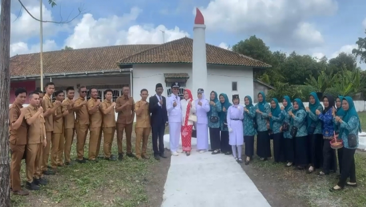 Dalam Rangka Peringatan HUT RI ke-80 Masyarakat Desa Air Itam Antusias Mengikuti Upacara Bendara