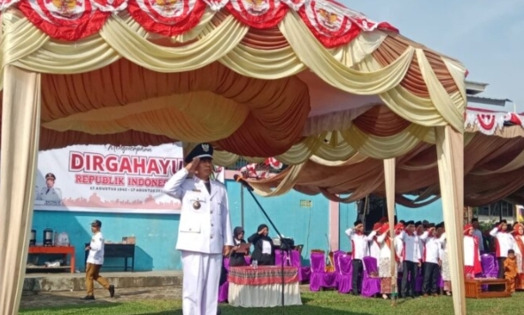 Dengan Khidmat Bendara Merah Putih Di Kibarkan di Desa Raja Dalam Rangka Peringatan HUT RI ke-80