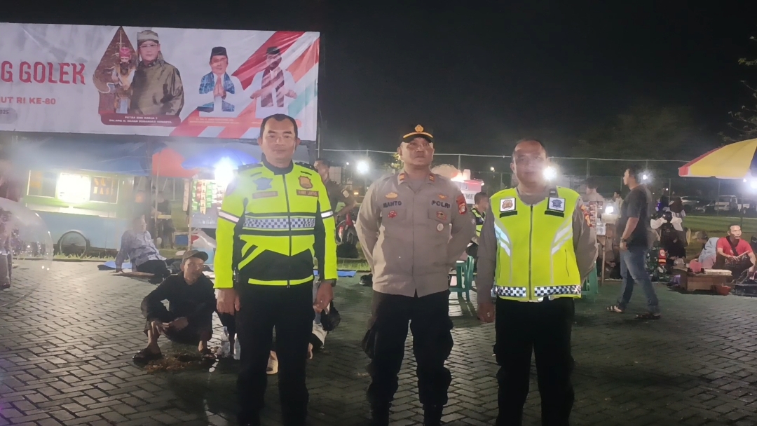 Polsek Cikarang Pusat Amankan Pagelaran Wayang Golek di Hari Jadi Kabupaten Bekasi ke-75 dan HUT RI ke-80