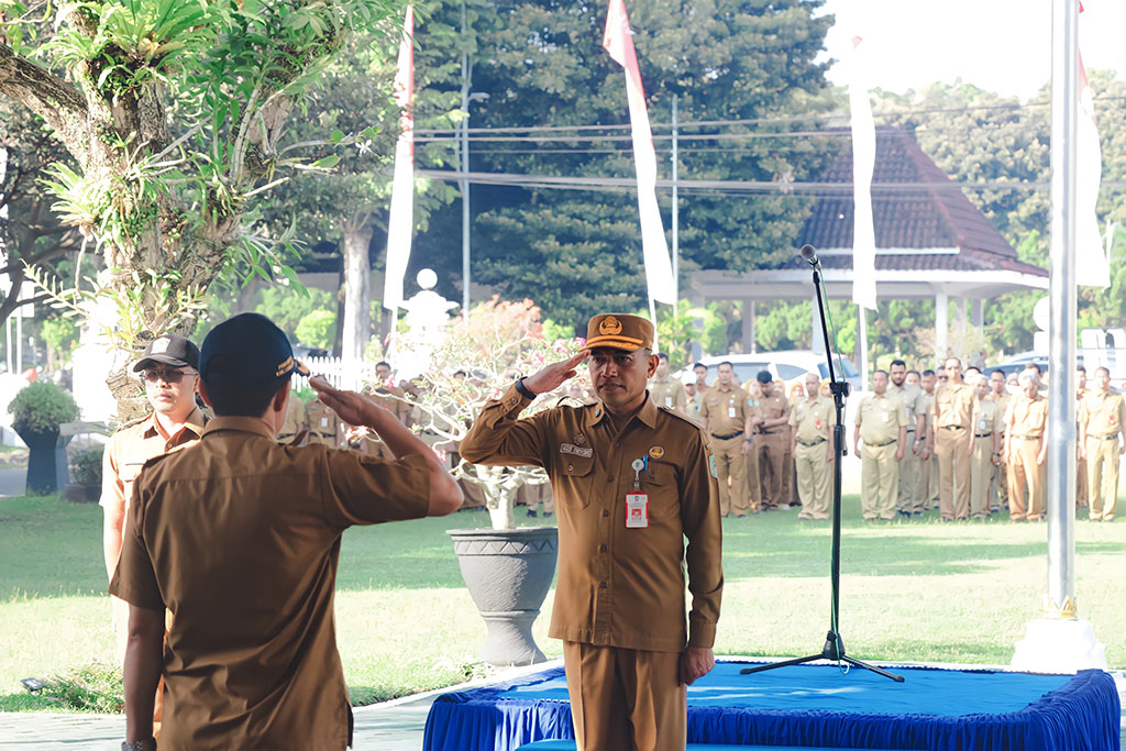Sekda  Kabupaten Lumajang Ajak Masyarakat Hiasi Lingkungan dan Kibarkan Bendera:Tumbuhkan Nasionalisme Bangsa
