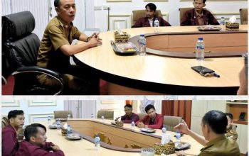 Wakil WAKIL BUPATI LAMPUNG UTARA TERIMA AUDIENSI IMM LAMPUNG UTARA  Lampung Utara – Wakil Bupati Lampung Utara, Romli, S.Kom., S.H., M.H., menerima audiensi Ikatan Mahasiswa Muhammadiyah (IMM) Kabupaten Lampung Utara pada Selasa (9/9/2025), bertempat di Ruang Rapat Wakil Bupati Lampung Utara.  Audiensi ini dilaksanakan sebagai ajang silaturahmi sekaligus ruang diskusi antara Pemerintah Daerah dengan mahasiswa, khususnya IMM, terkait peran serta generasi muda dalam pembangunan daerah. Pertemuan ini diharapkan dapat memperkuat sinergi antara pemerintah dan organisasi mahasiswa guna mendorong kemajuan Lampung Utara.  Dalam kesempatan tersebut, Wakil Bupati menyampaikan apresiasi kepada IMM Lampung Utara yang senantiasa menjaga komunikasi dengan Pemerintah Kabupaten serta aktif menyuarakan berbagai isu kebangsaan dan daerah. Menurutnya, hal ini menunjukkan kedewasaan berorganisasi serta komitmen mahasiswa dalam mengawal dinamika pembangunan.  Terkait rencana kehadiran tokoh nasional Rocky Gerung dalam agenda dialog yang akan diselenggarakan IMM Lampung Utara, Wakil Bupati memberikan dukungan sekaligus mengingatkan pentingnya kesiapan yang matang.  “Kita berharap kegiatan ini berjalan baik dan lancar, sehingga dapat menjaga nama baik Kabupaten Lampung Utara di mata publik,” ujar Wakil Bupati.  Sementara itu, Ketua IMM Lampung Utara, menyampaikan terima kasih atas sambutan yang baik dari Wakil Bupati. Ia menegaskan bahwa IMM siap menjadi mitra kritis sekaligus konstruktif bagi pemerintah daerah.  “Kami berharap IMM dapat terus bersinergi dengan pemerintah, tidak hanya dalam memberikan kritik dan masukan, tetapi juga dalam turut berkontribusi nyata terhadap pembangunan di Lampung Utara,” ujarnya.  Audiensi berlangsung dalam suasana hangat dan penuh semangat kebersamaan. Di akhir pertemuan, kedua pihak sepakat untuk terus memperkuat sinergi dan kolaborasi yang lebih konkret antara IMM dan Pemerintah Kabupaten Lampung Utara dalam mendukung pembangunan daerah secara berkelanjutan.  —