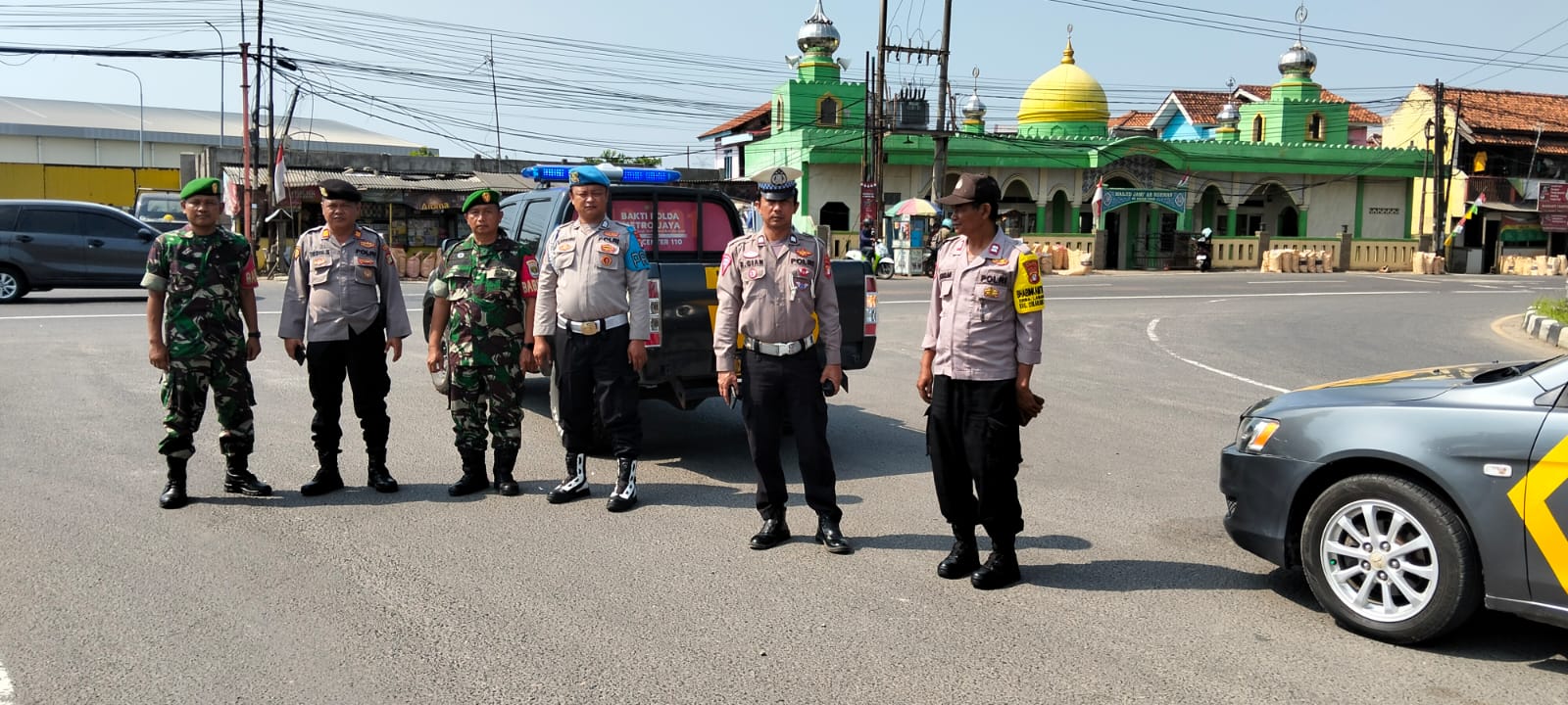 Polsek Cikarang Timur Gelar Patroli Gabungan TNI-POLRI, Jaga Keamanan Wilayah