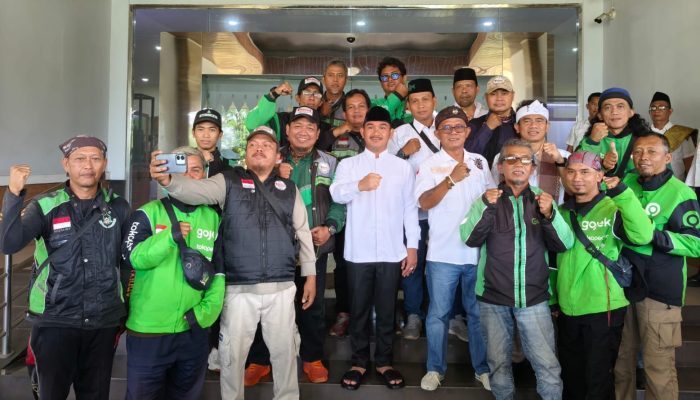 Forkopimda, Aliansi Ormas Bekasi, SMSI dan Speed Bagikan 1000 Makanan Siap Saji untuk Ojol, Ajak Bersama Jaga Keamanan