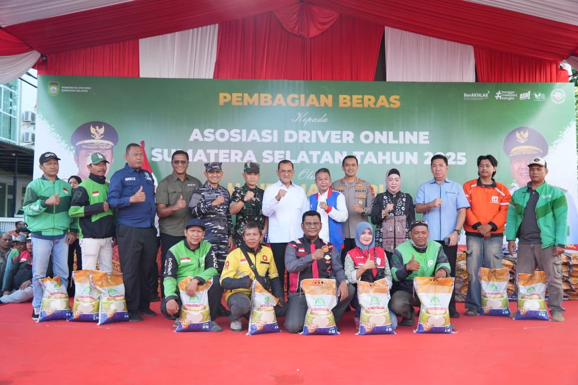 Kolaborasi Lanal Palembang dan Pemprov Sumsel : Salurkan 50 Ton Beras Untuk Driver Online