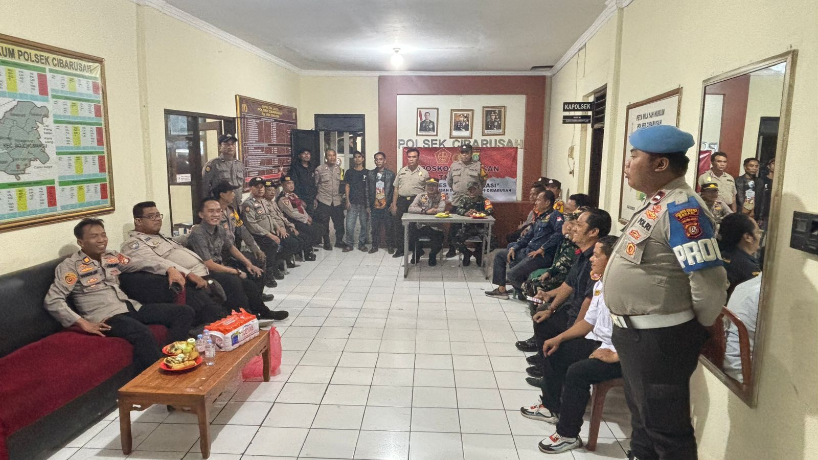 Sinergi TNI-Polri dan Masyarakat, Polsek Cibarusah Gelar Posko Gabungan