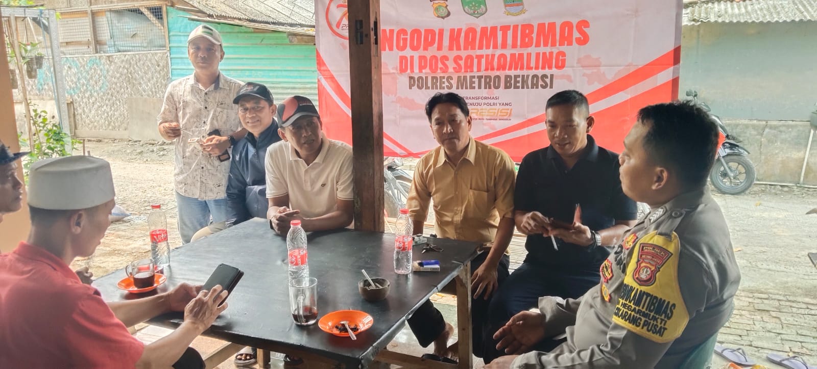 Ngopi Kamtibmas: Sinergi Polisi dan Warga Cikarang Pusat untuk Ciptakan Keamanan Lingkungan