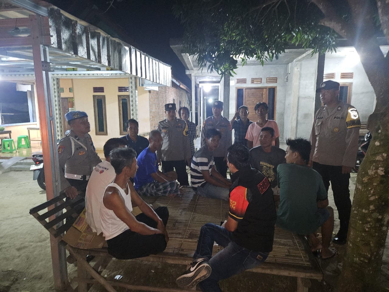 Polsek Penukal Utara Intensifkan Patroli di Wilayahnya, Sambang Wujudkan Keamanan dan Cegah Isu Hoaks