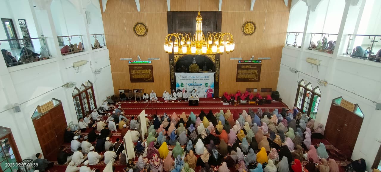 Kapolsek Cikarang Pusat Hadiri Peringatan Maulid Nabi Muhammad SAW di Masjid Jami’ Al Madani